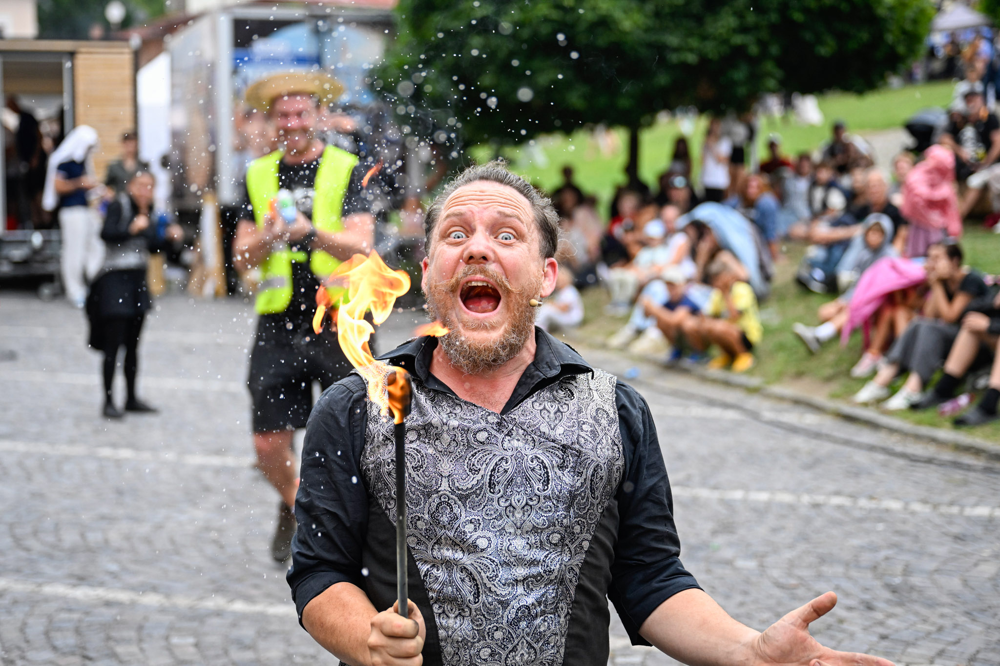 KG25 All in circus Fire show MS 18