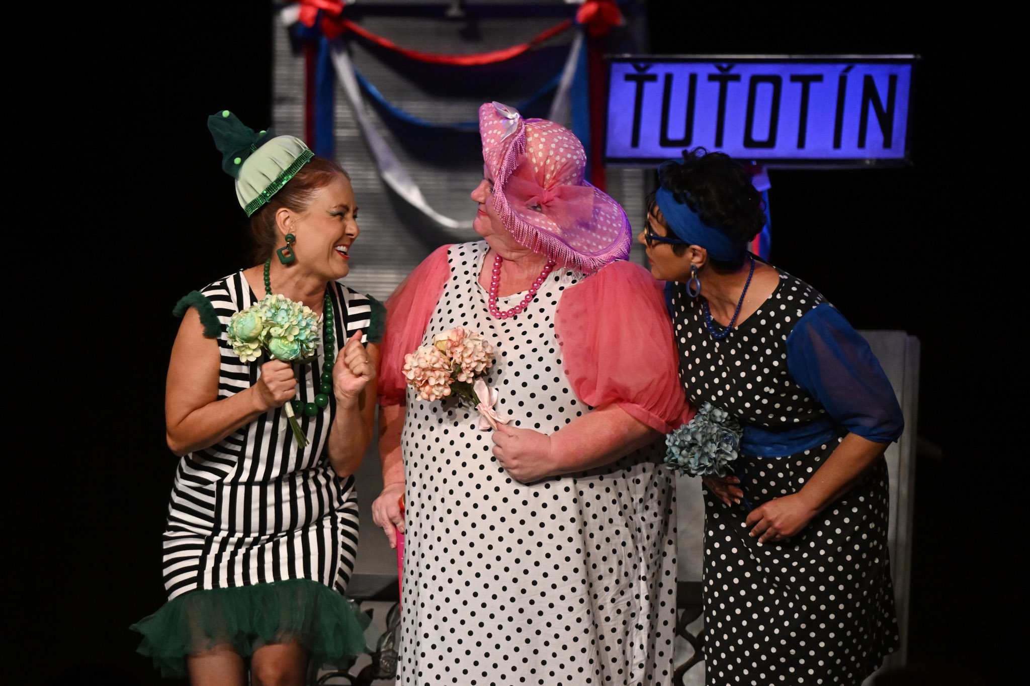 KG25 Divadlo z dvora Mastny hrniec KSM 019